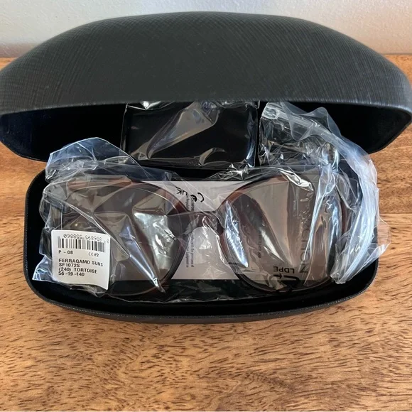 NWT FERRAGAMO 56mm Square Sunglasses - Picture 12 of 14